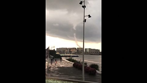 Amsterdam ve Lüksemburg'da korkutan hortum