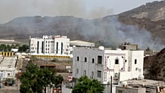 دود ناشی از درگیری ها در جنوب عدن