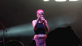 Éjjel él igazán a Sziget