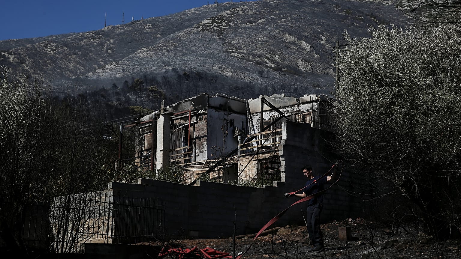 La Grèce fait face à plus de 50 incendies de forêt