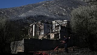 La Grèce fait face à plus de 50 incendies de forêt