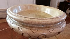Priester drückt Täufling mehrmals grob unter Wasser: Mutter will ihm Kind wieder wegnehmen