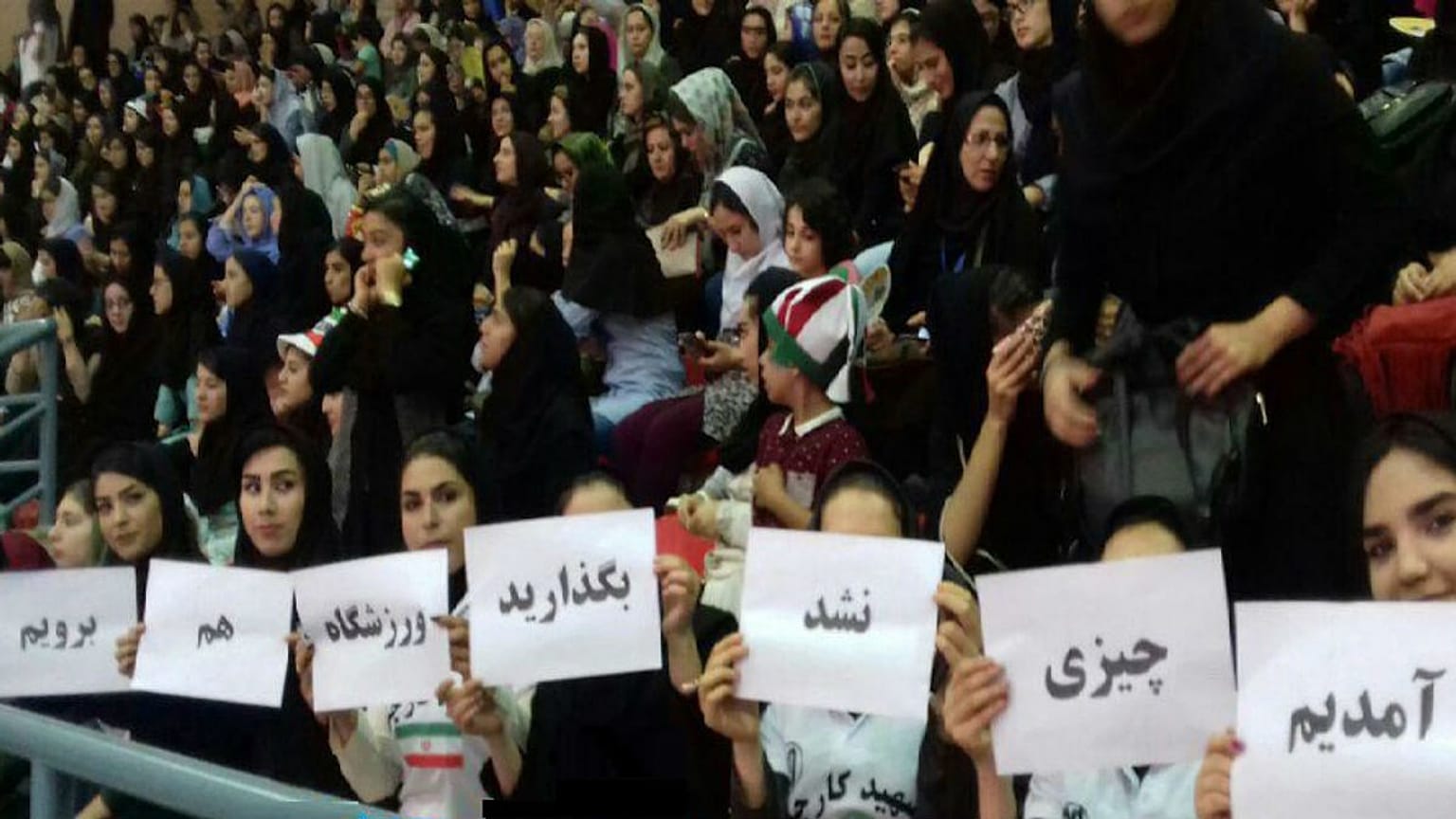 تلاش دوگانه فدراسیون فوتبال ایران برای جلب رضایت فیفا و مراجع تقلید