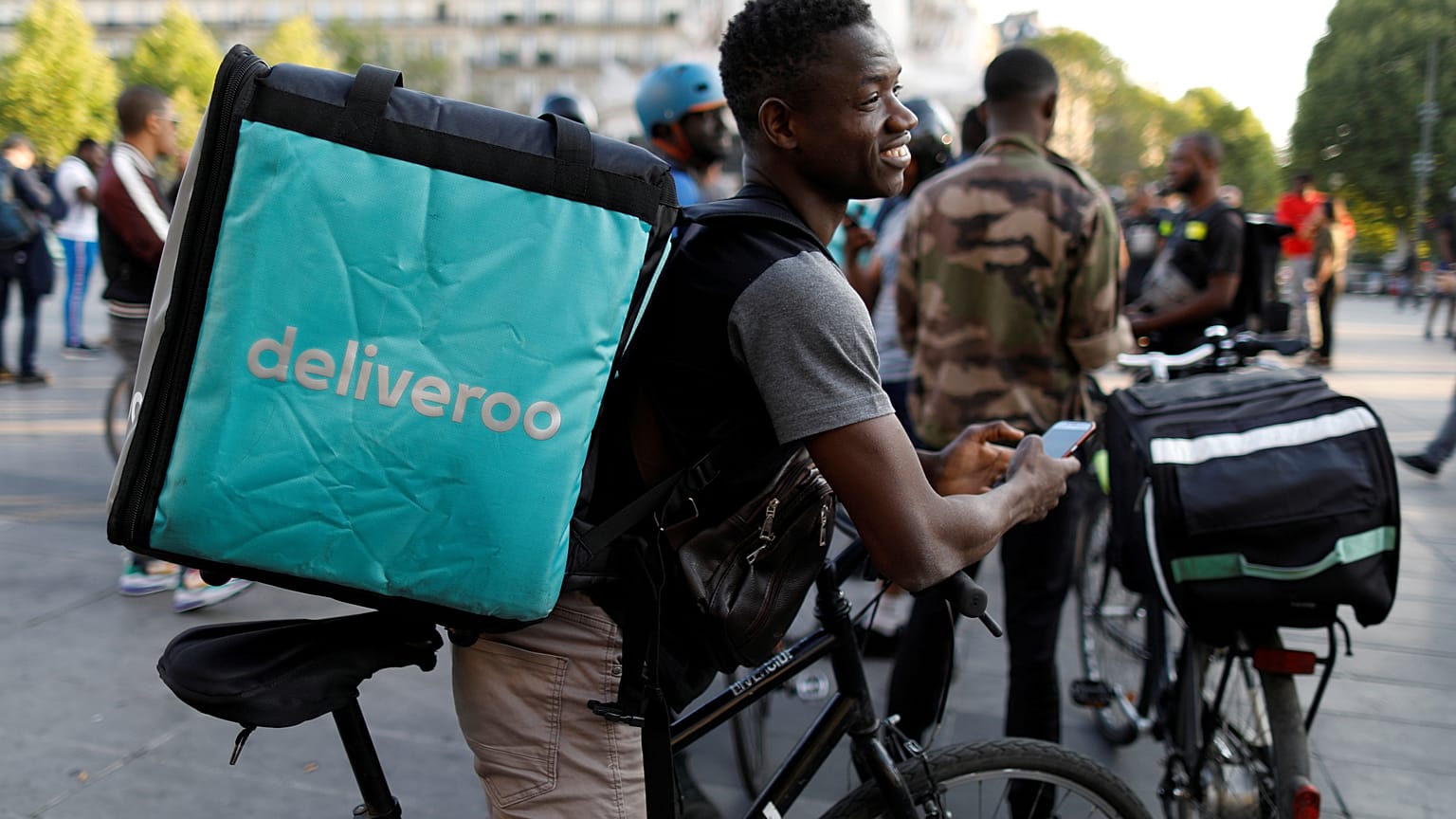 Essenszusteller Deliveroo stellt Geschäft in Deutschland ein und überlässt Lieferando den Markt