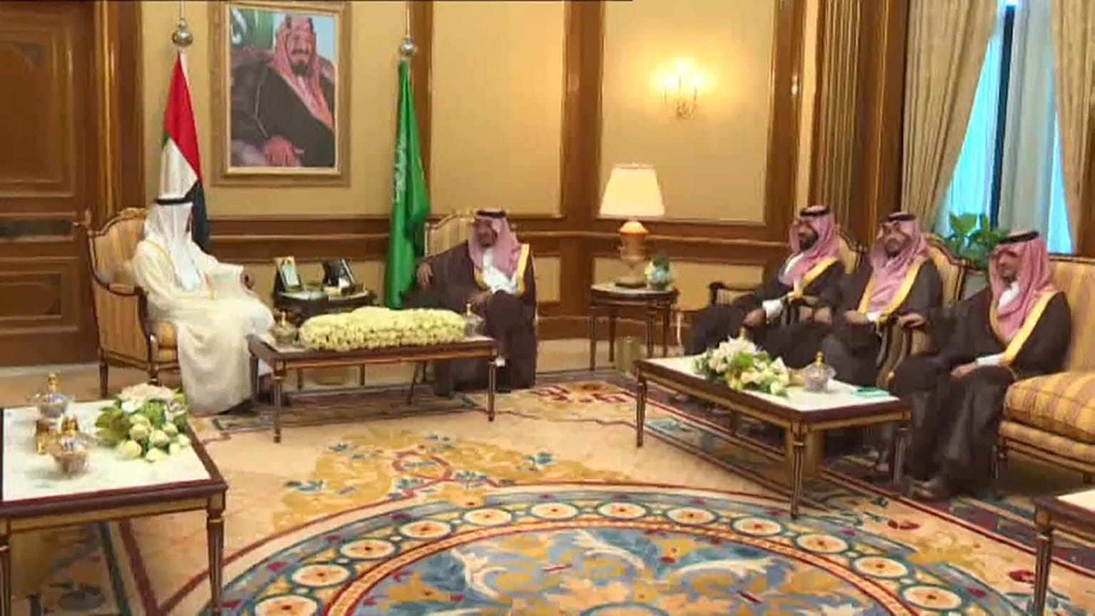 شاهد: محمد بن زايد في ضيافة العاهل السعودي وولي عهده 