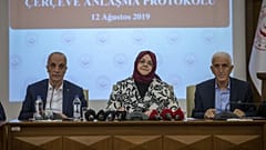 Aile, Çalışma ve Sosyal Hizmetler Bakanı Zehra Zümrüt Selçuk ile Türk-İş Genel Başkanı Ergün Atalay, 2019 Dönemi Kamu Kesimi Toplu İş Sözleşmesi Çerçeve Protokolü'nü imzaladı