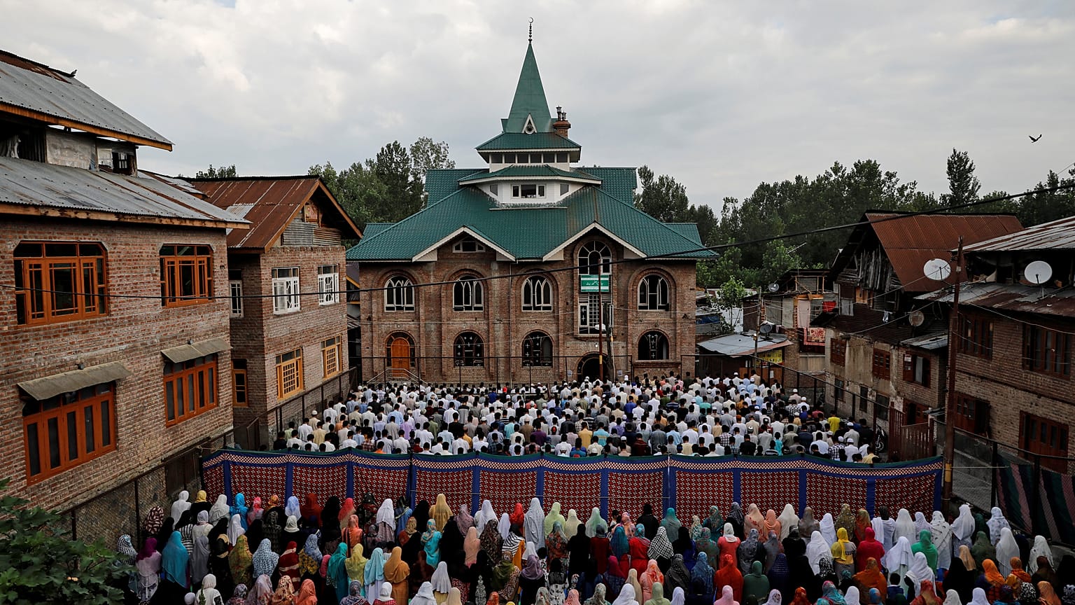 Pakistan'dan Hindistan'a Cammu Keşmir kınaması: Müslümanların dini özgürlükleri kısıtlanıyor