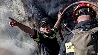 Πυροσβέστες κατά τη διάρκεια επιχείρησης κατάσβεσης δασικής πυρκαγιάς, Δευτέρα 12 Αυγούστου 2019.ΑΠΕ ΜΠΕ/ΑΠΕ ΜΠΕ/ΚΩΣΤΑΣ ΤΣΙΡΩΝΗΣ