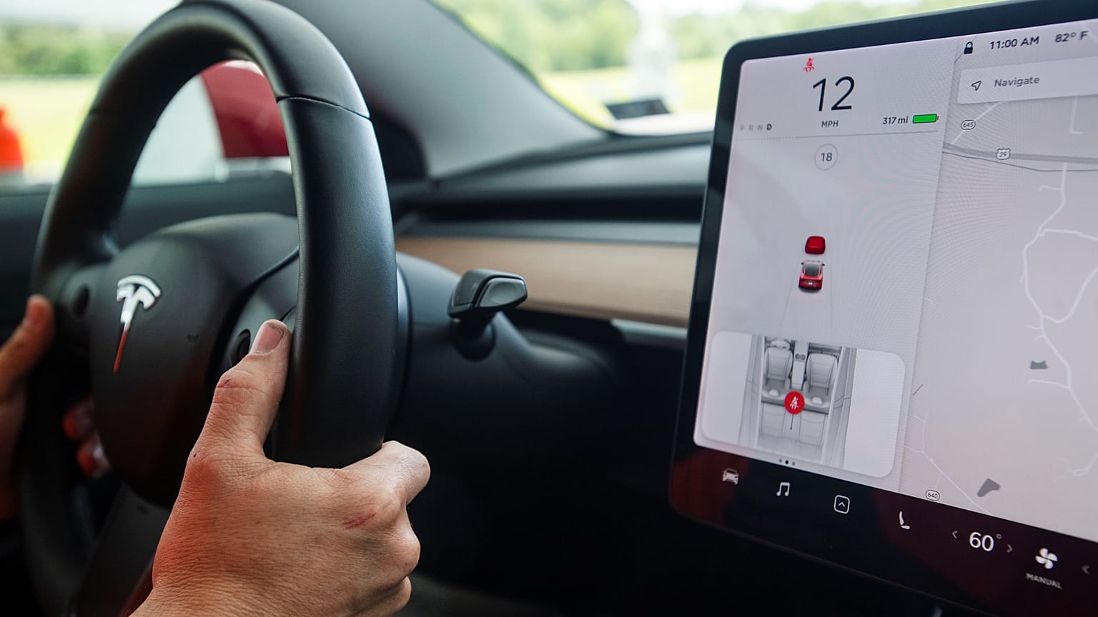 ABD: Tesla aracını kartsız sürebilmek için tüm bilgileri derisinin altına işletti
