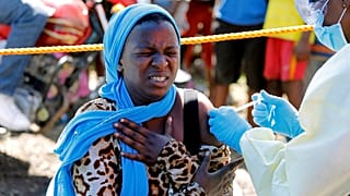دواءان جديدان يساعدان المصابين بالإيبولا في البقاء على قيد الحياة لوقت أطول