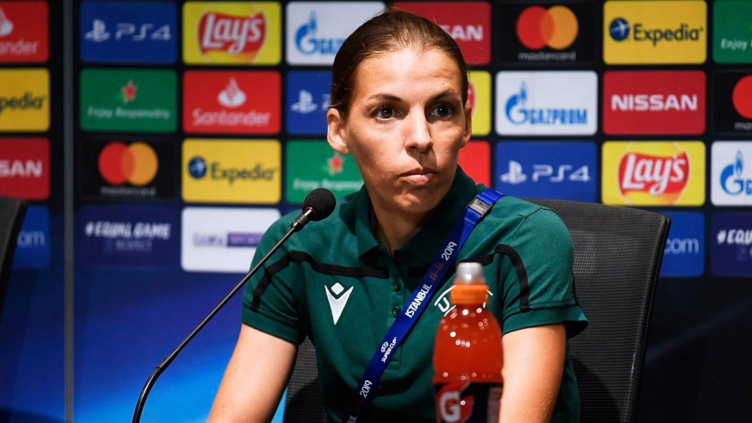 İstanbul'daki UEFA Süper Kupa finalinde gözler Fransız hakem Stephanie Frappart'ta
