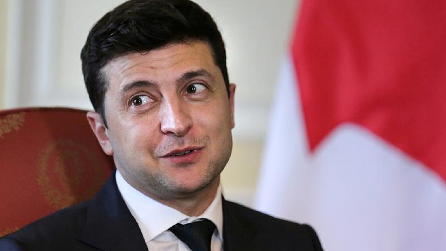 Зеленский упростил выдачу паспортов россиянам, подвергшимся политическим гонениям