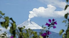 Meksika: Popocatepetl Yanardağı'nın patlama anı görüntülendi