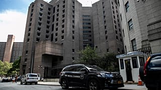Verdacht: Wärter von Epstein schliefen während Selbstmord
