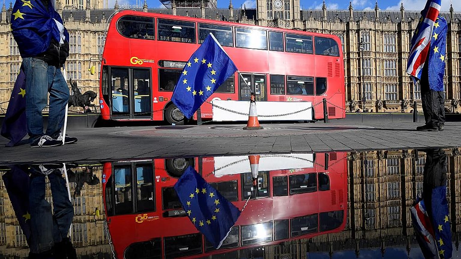 UK-based Turkish business owners take government to court over settlement policy changes