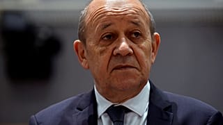 كبير الدبلوماسيين الفرنسيين جان-إيف لو دريان خلال اجتماع لوزراء خارجية الاتحاد الأوروبي في بروكسل (أرشيف)