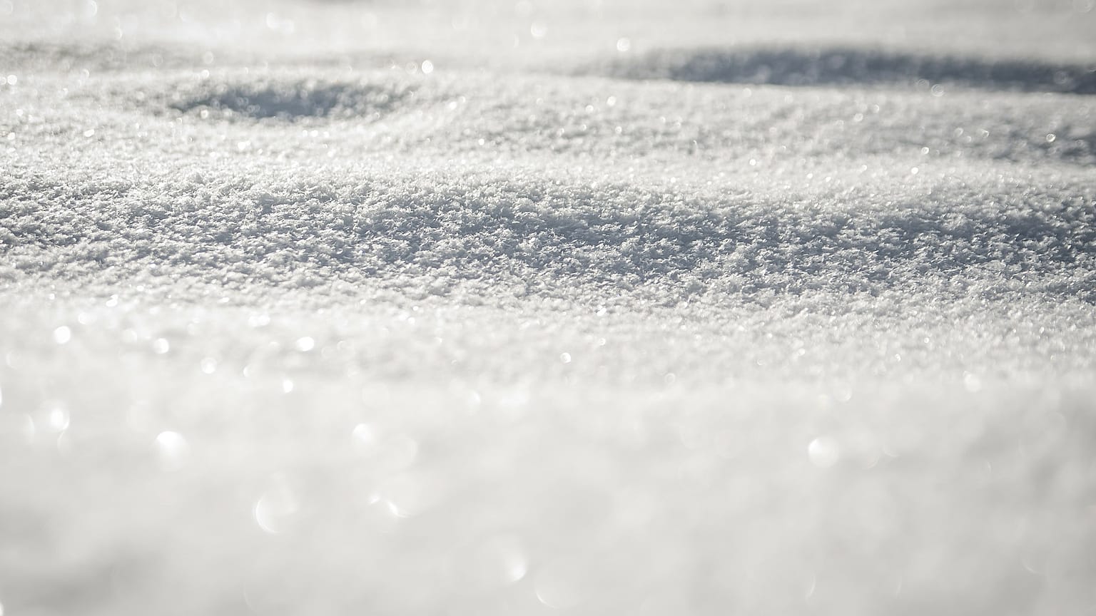Mikroplastik im Schnee und in der Luft - offenbar überall