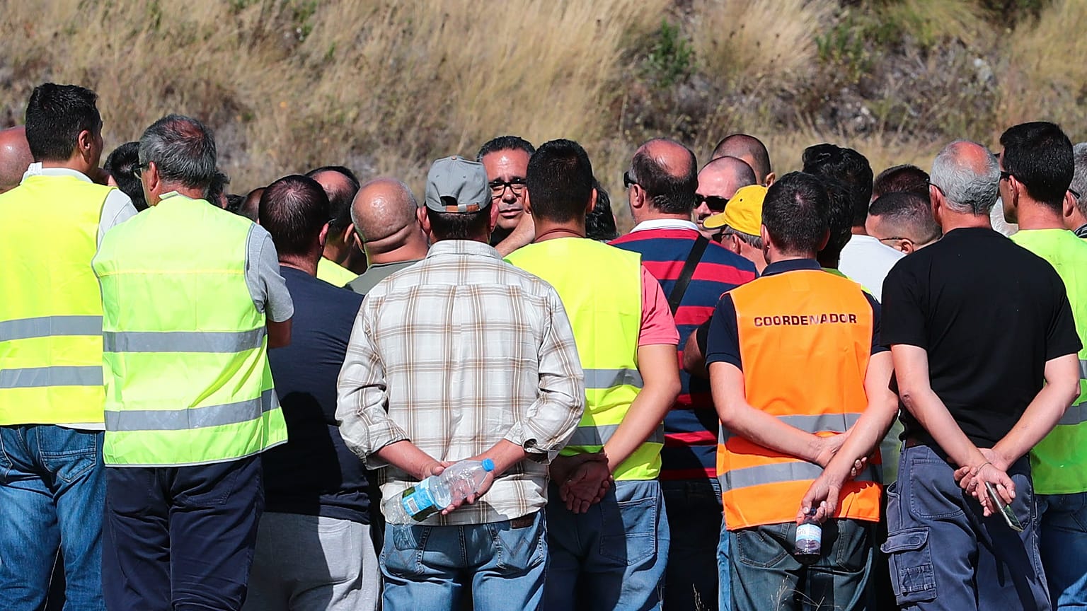 Pardal Henriques (C), fala aos elementos do piquete de greve. ANTÓNIO COTRIM/LUSA