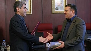اعطای حکم ریاست سازمان خصوصی سازی به میرعلی اشرف عبدالله‌ پوری حسینی توسط علی طیب‌نیا، وزیر اقتصاد دولت اول حسن روحانی 