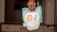 Zollfund: Mann versteckt 20.000 Euro in Babywindeln