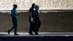 Una de las nueve personas migrantes desembarcadas este jueves del Open Arms por motivos de salud