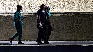 Una de las nueve personas migrantes desembarcadas este jueves del Open Arms por motivos de salud
