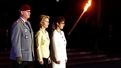 Großer Zapfenstreich: Von der Leyen verabschiedet sich von der Truppe