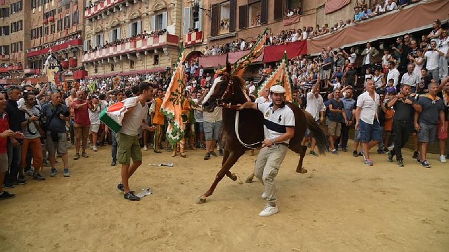 Siena, Palio dell'Assunta: vince la Selva