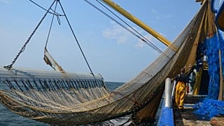 La pêche électrique boutée hors de France