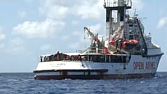 Open Arms: Italien genehmigt Anlandung minderjähriger Migranten