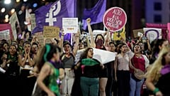 Πολίτες κατά αστυνομίας στο Μεξικό - Καταγγελίες για ένστολους βιαστές