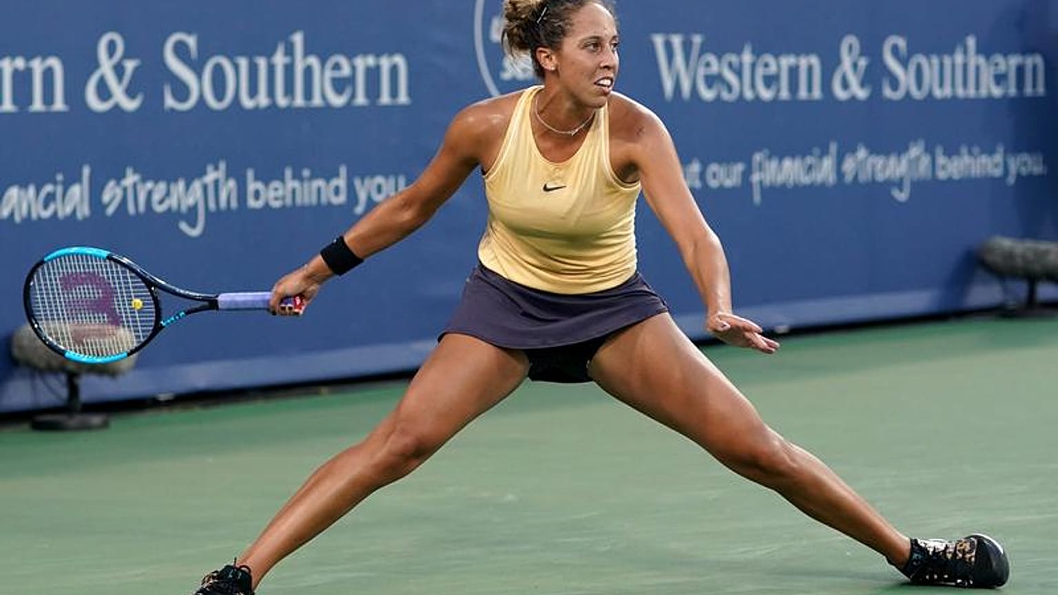 Esercizio di "spaccata" per Madison Keys.