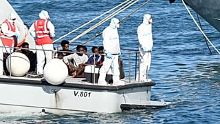 Open Arms migrant boat: Salvini concession as children leave stranded vessel