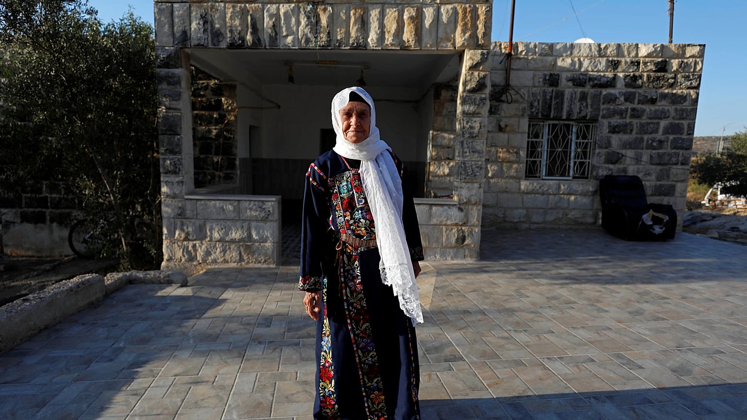 بعد الغضب أسًى وشوقٌ للقاء الأحبّة.. جدة رشيدة طليب: أريد رؤية حفيدتي قبل وفاتي