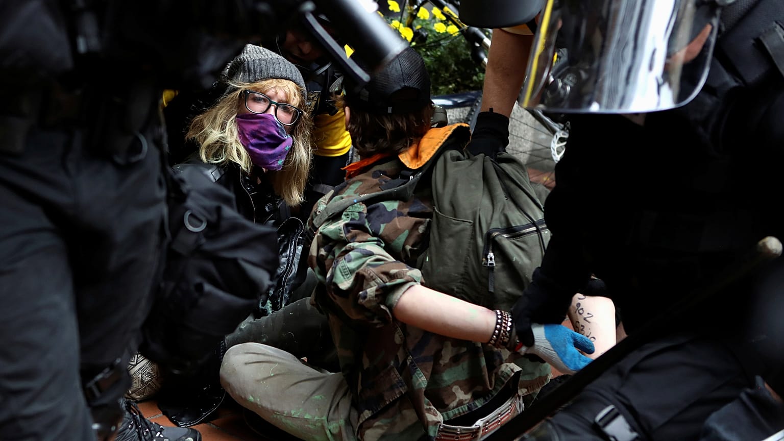 Portland: scontri al corteo neofascista, 13 arresti