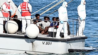 İtalya: 17 gündür kıyıya yanaştırılmayan mülteci gemisi Open Arms'taki 27 çocuğa izin çıktı