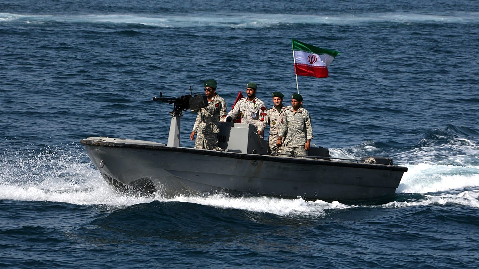 فرمانده نیروی دریایی سپاه: اگر اتفاقی در خلیج فارس بیفتد کشورهای منطقه آب خوردن هم نخواهند داشت