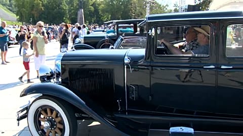 Baltic Way vintage car rally celebrates 1989 human chain for independence 