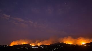 Καταστροφική πυρκαγιά στη Σμύρνη