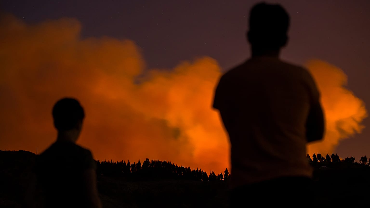 Incêndio da Gran Canária segue sem controlo