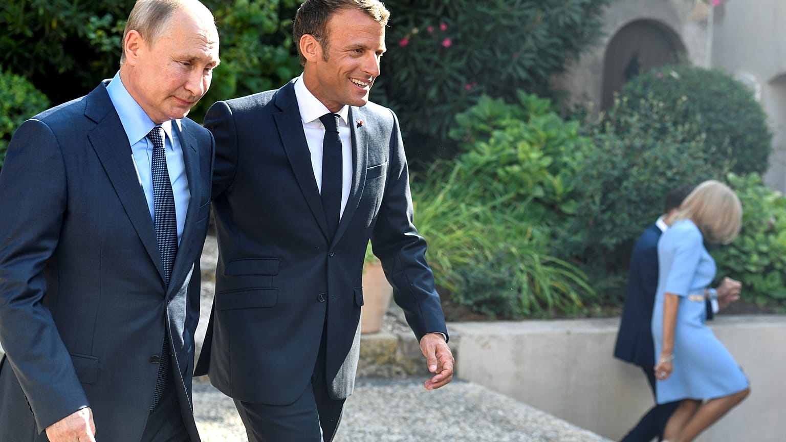 Macron-Poutine : les mains tendues de Brégançon