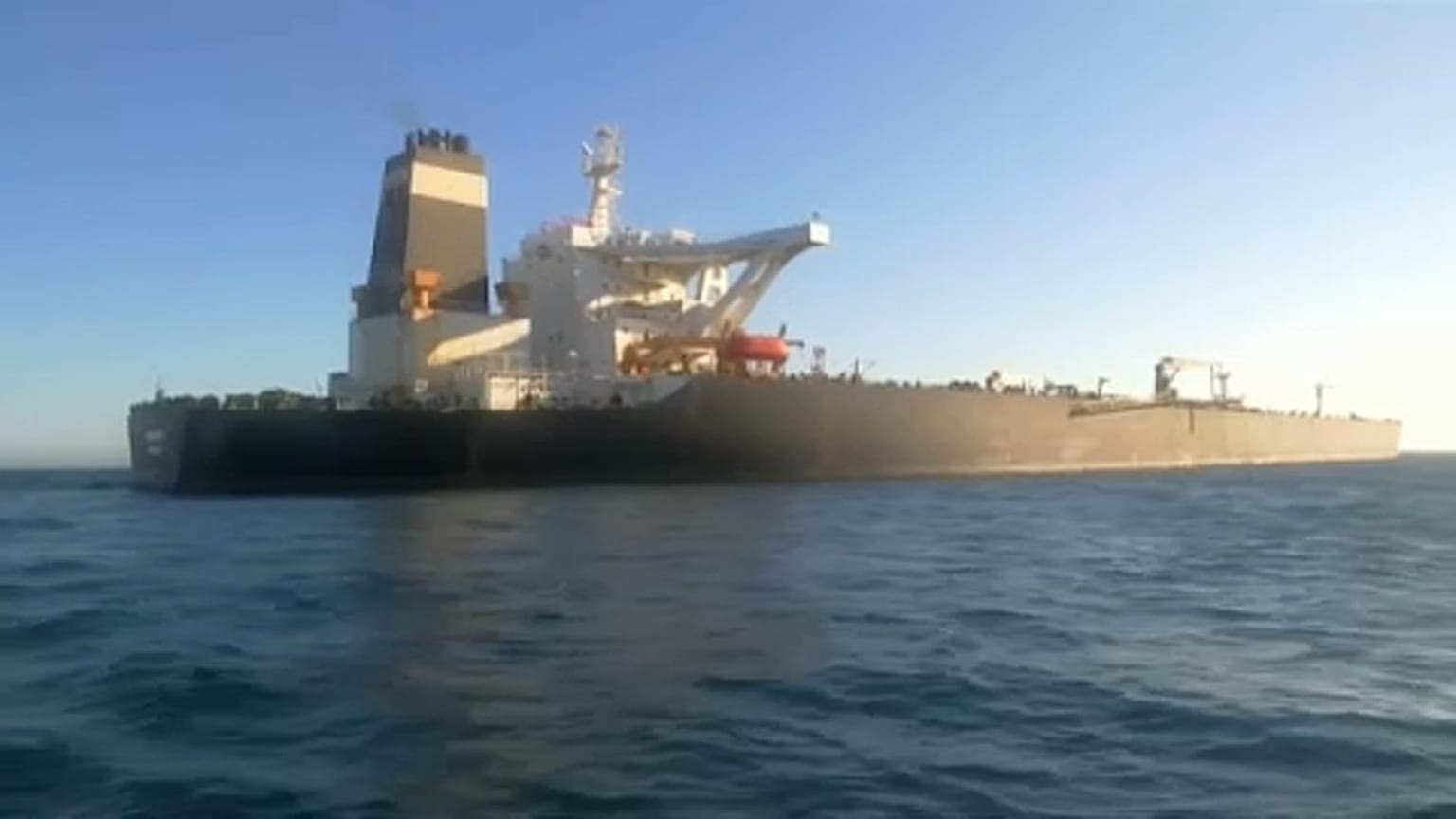 Petroleiro iraniano ruma à Grécia 