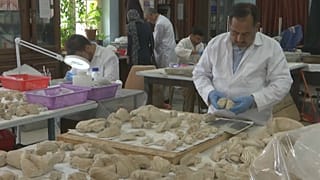 ترمیم آثار هنری ویران شده افغانستان در دوران حکومت طالبان