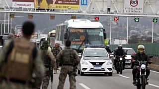 37 Menschen in Bus festgehalten: Scharfschütze erschießt Geiselnehmer