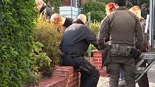 22 Verdächtige: Großeinsatz der Polizei wegen Sprengstoff-Plattform 