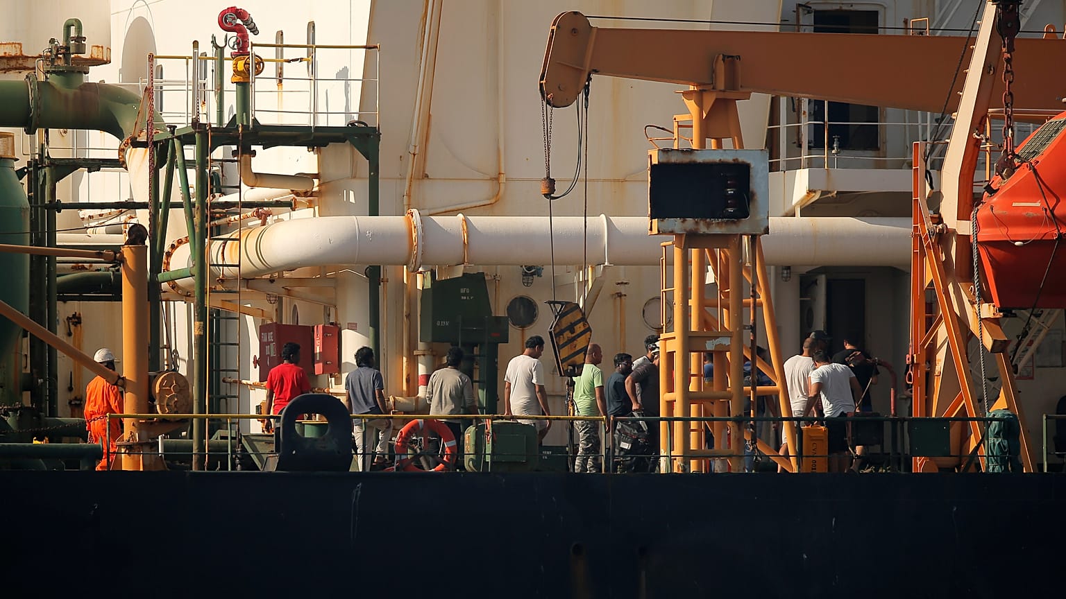 نفتکش ایرانی در دریای سرخ دچار نقص فنی شد