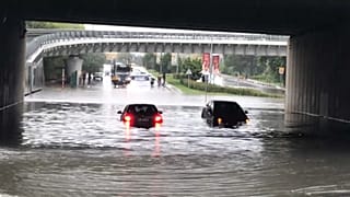 İstanbul'da sağanak yağış: Altgeçitleri su bastı