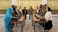 رئيس الوزراء السوداني الجديد عبد الله حمدوك يتعهد بتحقيق السلام 