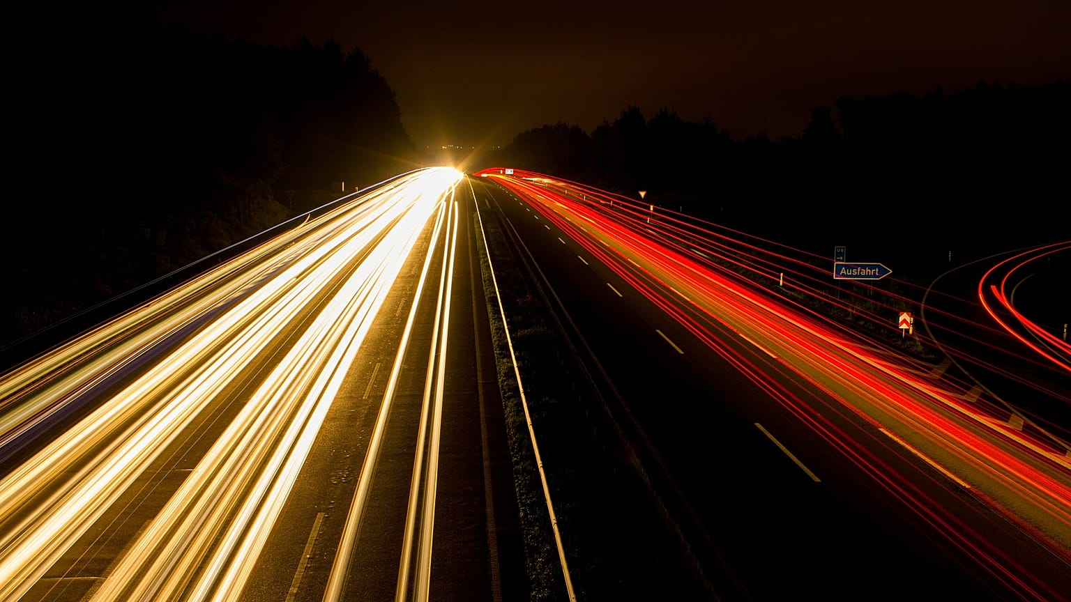 8-Jähriger stiehlt Auto der Mutter und fährt nachts über die Autobahn