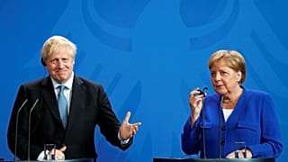 Brexit: 30 μέρες προθεσμία από τη Μέρκελ - Όχι σε διαπραγμάτευση, λέει ο Μακρόν